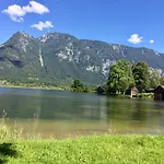 Hallstaettersee Bad Goisern am Hallstättersee