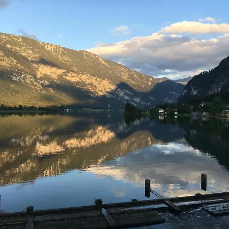 Hallstaettersee باد غويسرن